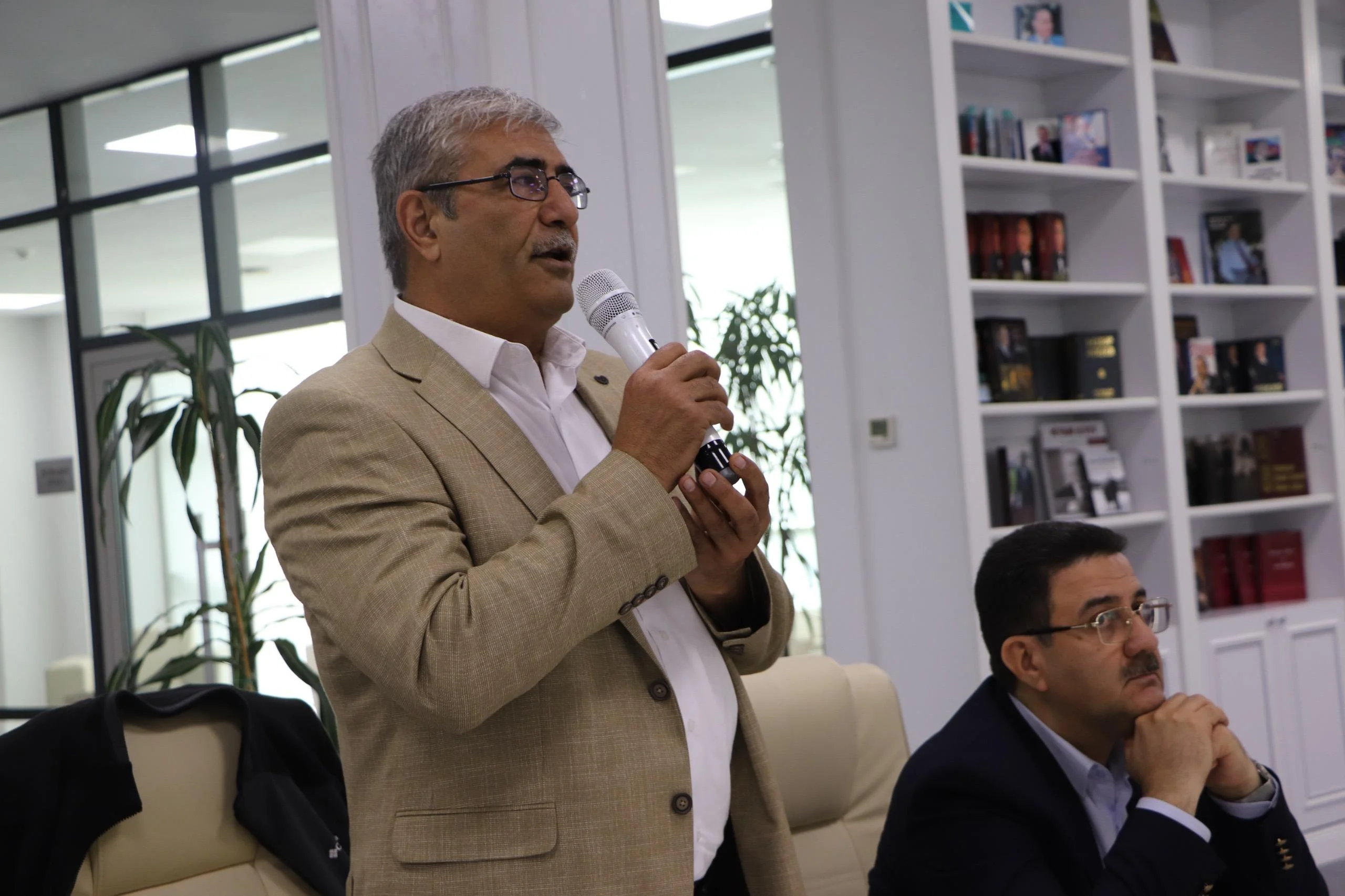 "Arif Acaloğlu: Uzaq yolların adamı"