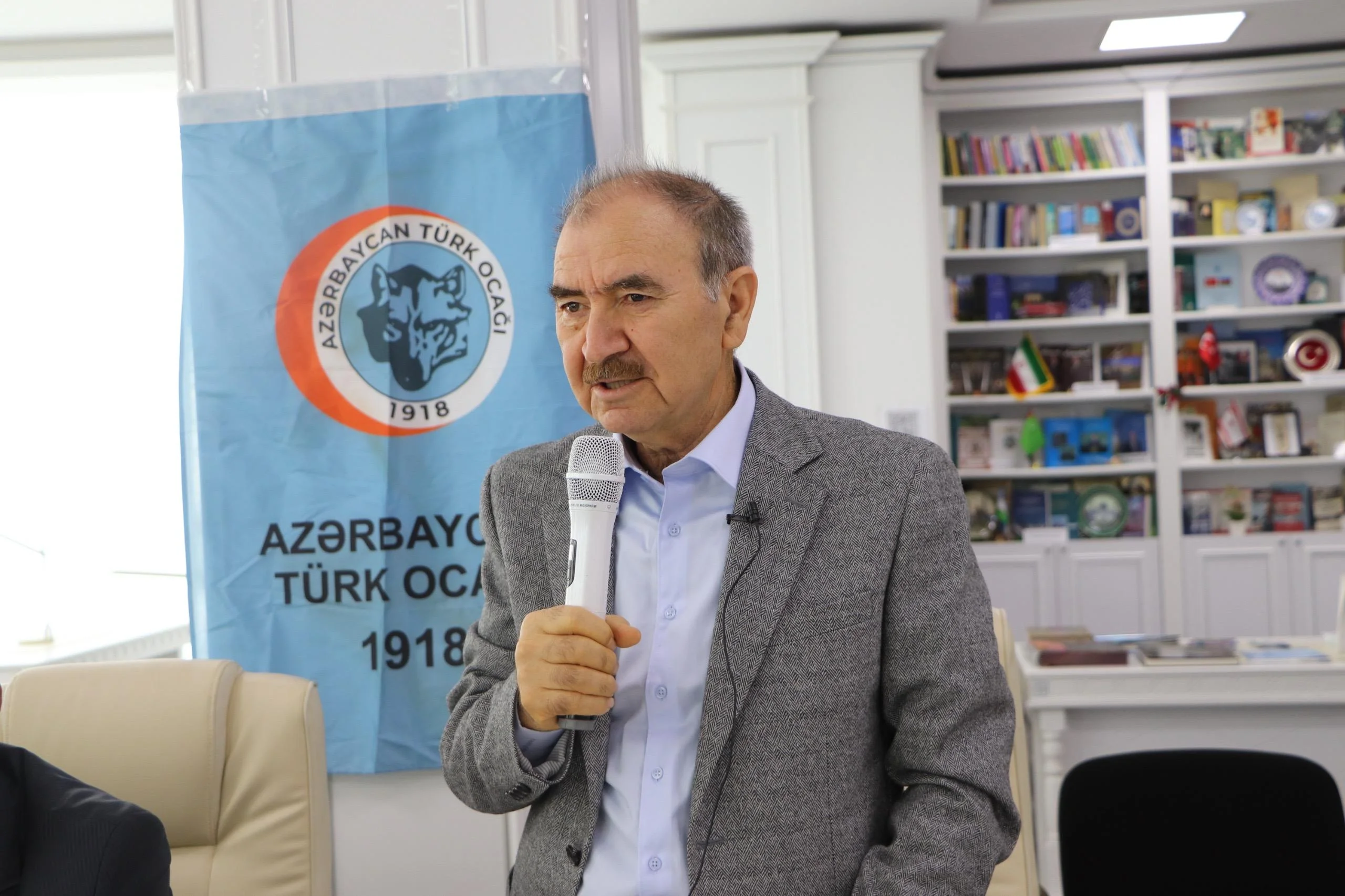 "Arif Acaloğlu: Uzaq yolların adamı"