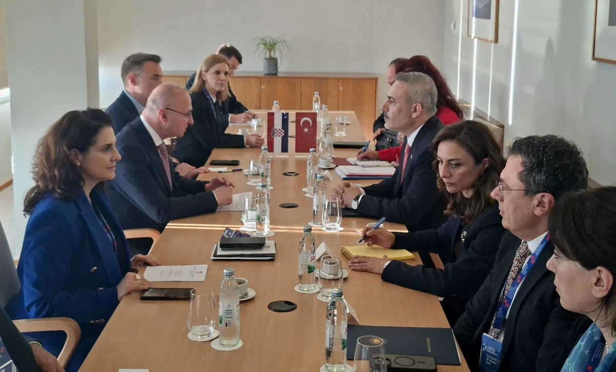 Hakan Fidan Dubrovnikdə xorvatiyalı həmkarı ilə görüşüb