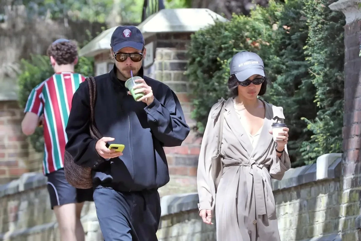 Herri Stayles nişanlanıb?