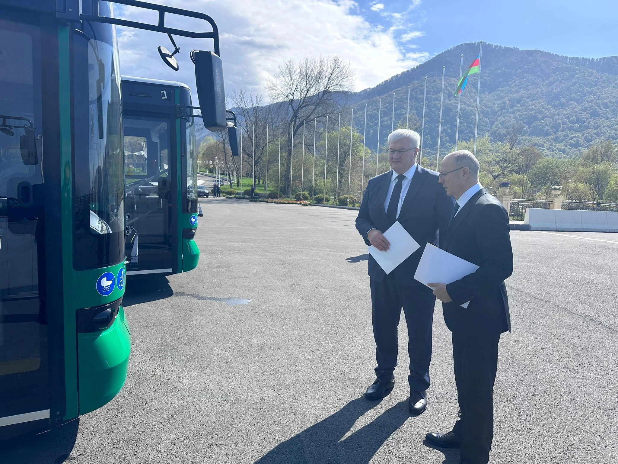 Azərbaycan Ukraynaya humanitar yardım olaraq 5 sərnişin avtobusu verib