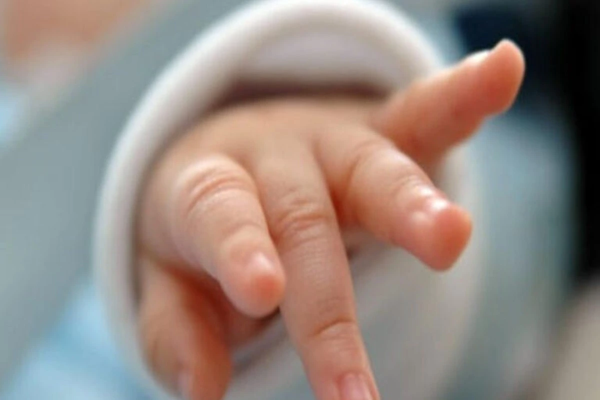 Gəncədə 1 yaşlı uşaq xəstəxanada ölüb