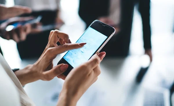 Virtual münasibətlər emosional asılılıq xəstəliyi yaradır - PSİXOLOQ