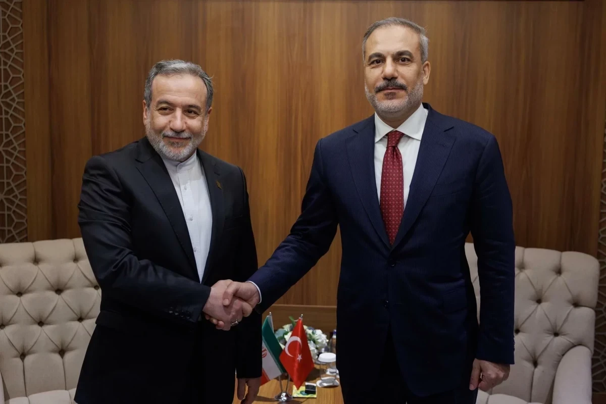 Hakan Fidan və Əraqçi ABŞ-la İran arasında elan edilən atəşkəsi müzakirə edib