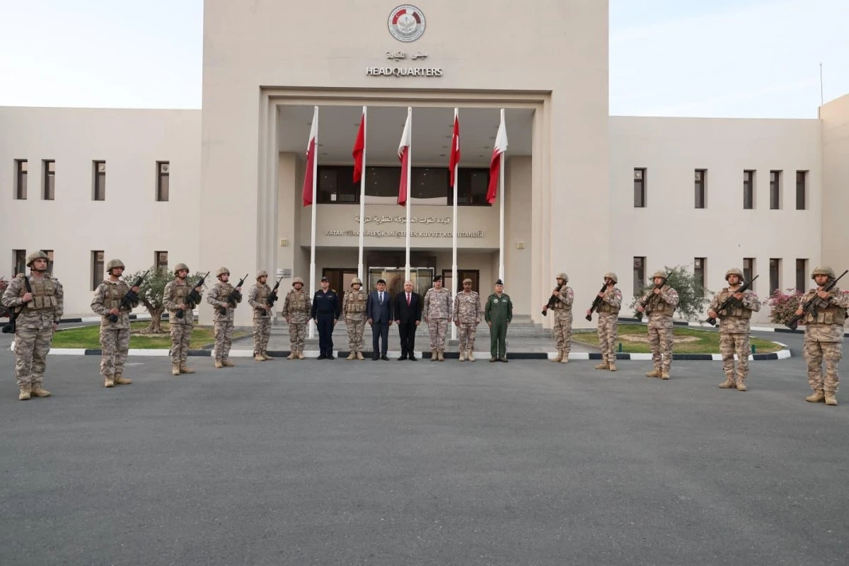 Türkiyənin müdafiə naziri Qətərə gedib