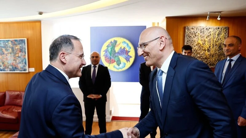 Elçin Əmirbəyov İtaliyanın xarici işlər nazirinin müavini ilə görüşüb