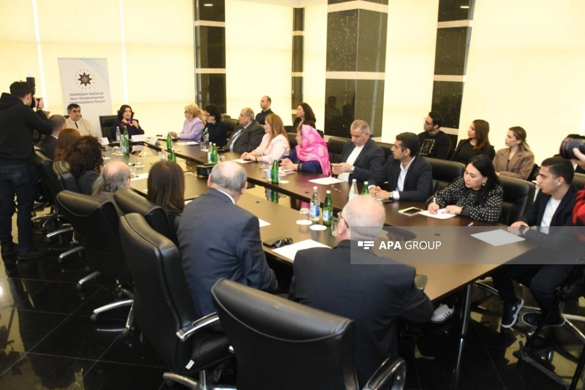 Uşaqlara yad mənşəli adların qoyulması problemi müzakirə edilib - FOTO