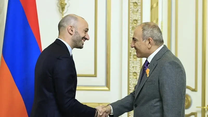 Nikol Paşinyan fransalı nazirlə sülh prosesini müzakirə etdi