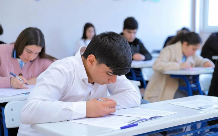 Bu gün 53 minə yaxın şagird buraxılış imtahanı verəcək