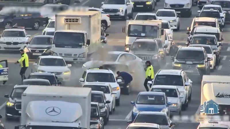 Bakıda avtomobil yandı - FOTO