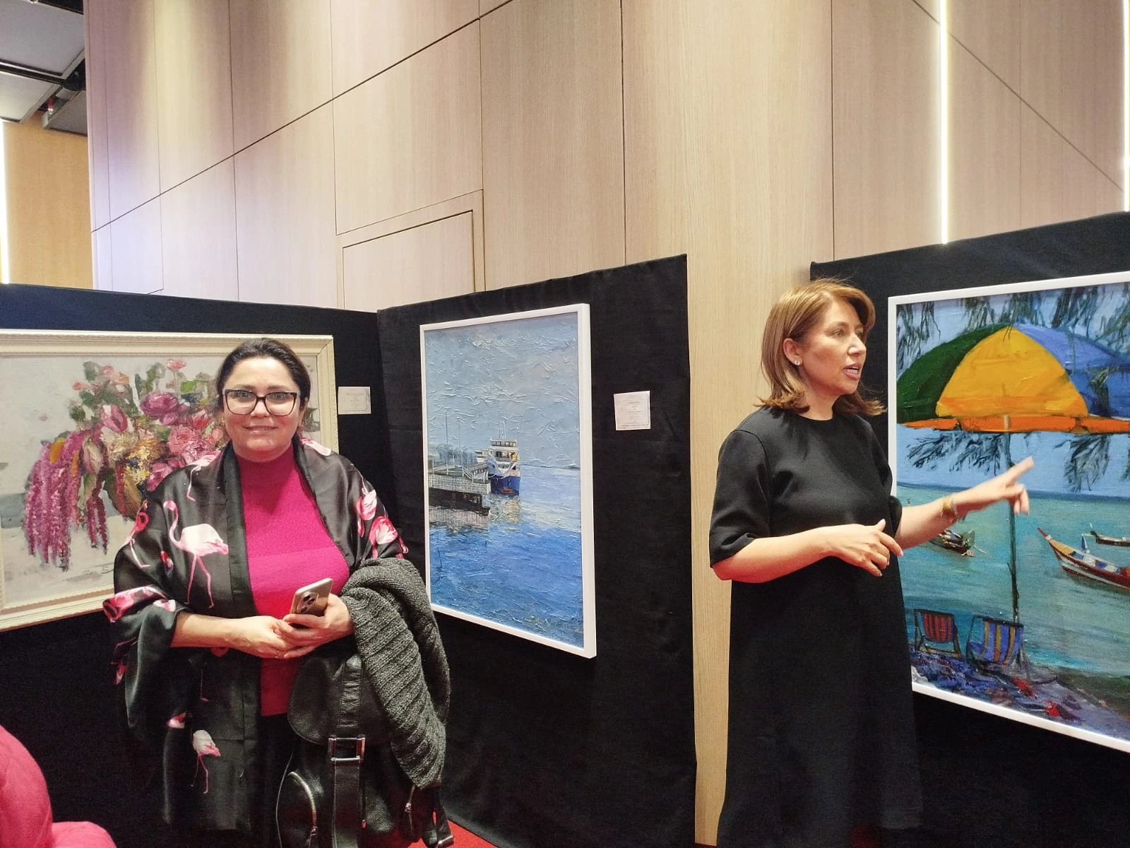 İstanbulda Azərbaycanlı qadın rəssamların sərgisi keçirilib