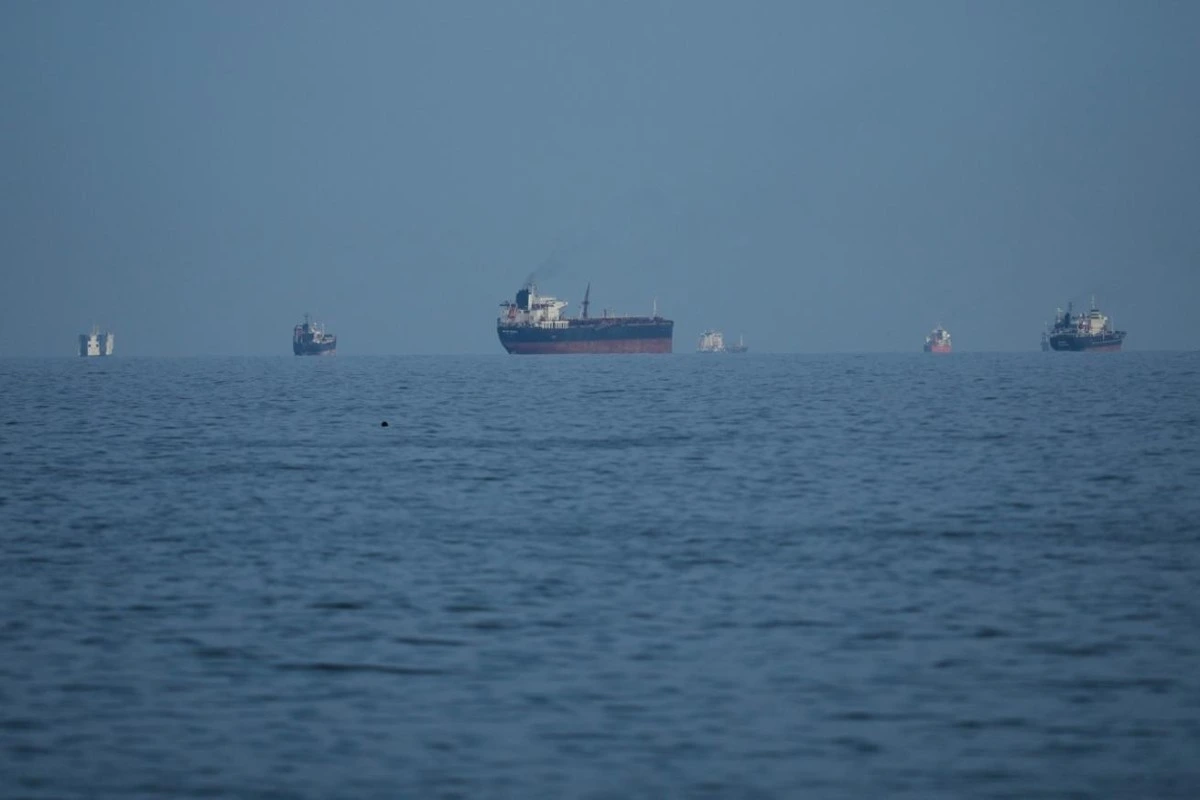 Hörmüz boğazından keçən tankerlərin sayı 90% azalıb