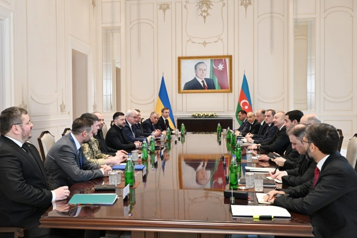 Prezident İlham Əliyevin Volodimir Zelenski ilə geniş tərkibdə görüşü keçirilir