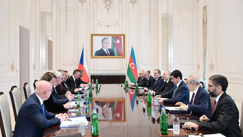 Prezidentin Çexiyanın Baş naziri ilə geniş tərkibdə görüşü keçirilir