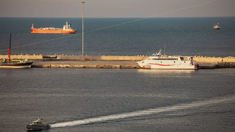 NYT: İran Hörmüz boğazını minalara görə aça bilmir
