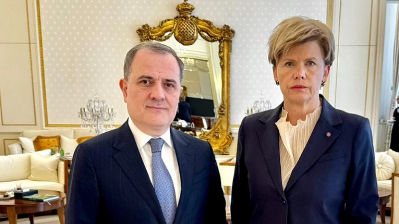 Ceyhun Bayramov latviyalı həmkarı ilə görüşdü