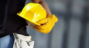 Evinin damını təmir edərkən yıxıldı, öldü