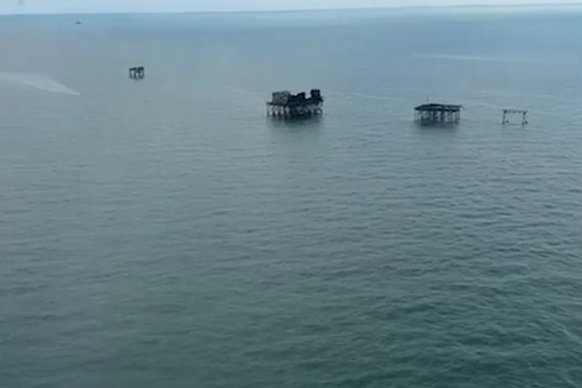 Neft Daşları yaxınlığında balıqçı dənizdə batıb, axtarışa helikopter cəlb olunub - VİDEO