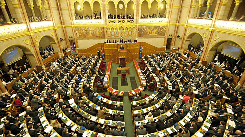 ABŞ Aİ-nin Macarıstan seçkilərinə təsir cəhdlərini absurd sayır