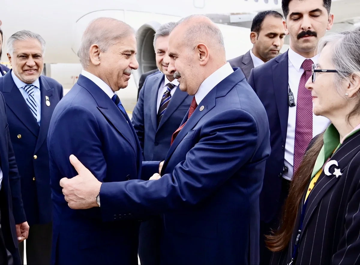 Şahbaz Şəriflə İshaq Dar Türkiyədə səfərdədirlər