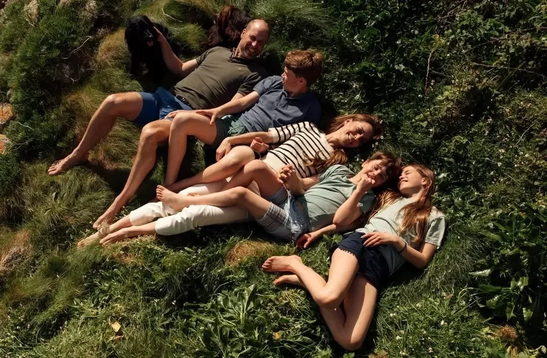 Kral ailəsindən yeni fotolar