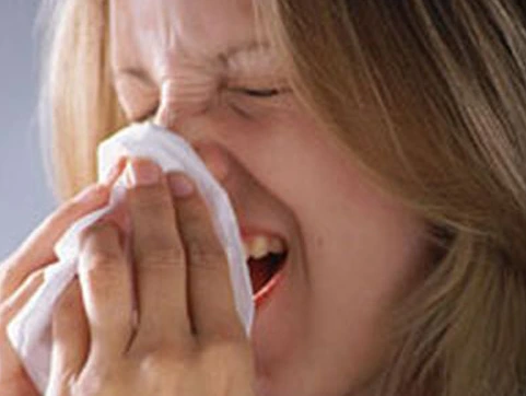 Asqırmağı saxlamaq təhlükəlidir - Həkimdən xəbərdarlıq