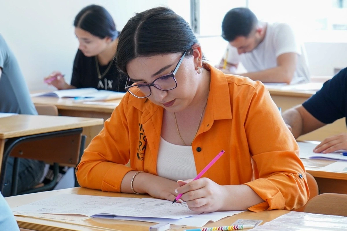 Dövlət qulluğuna qəbul üzrə növbəti test imtahanı keçirilir