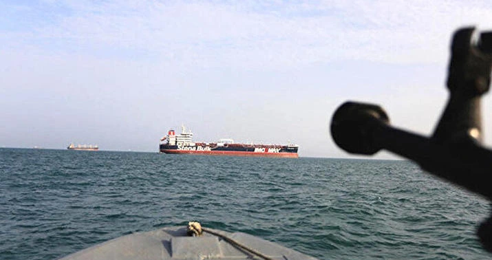 Fars körfəzində 20 min dənizçi ilişib qalıb