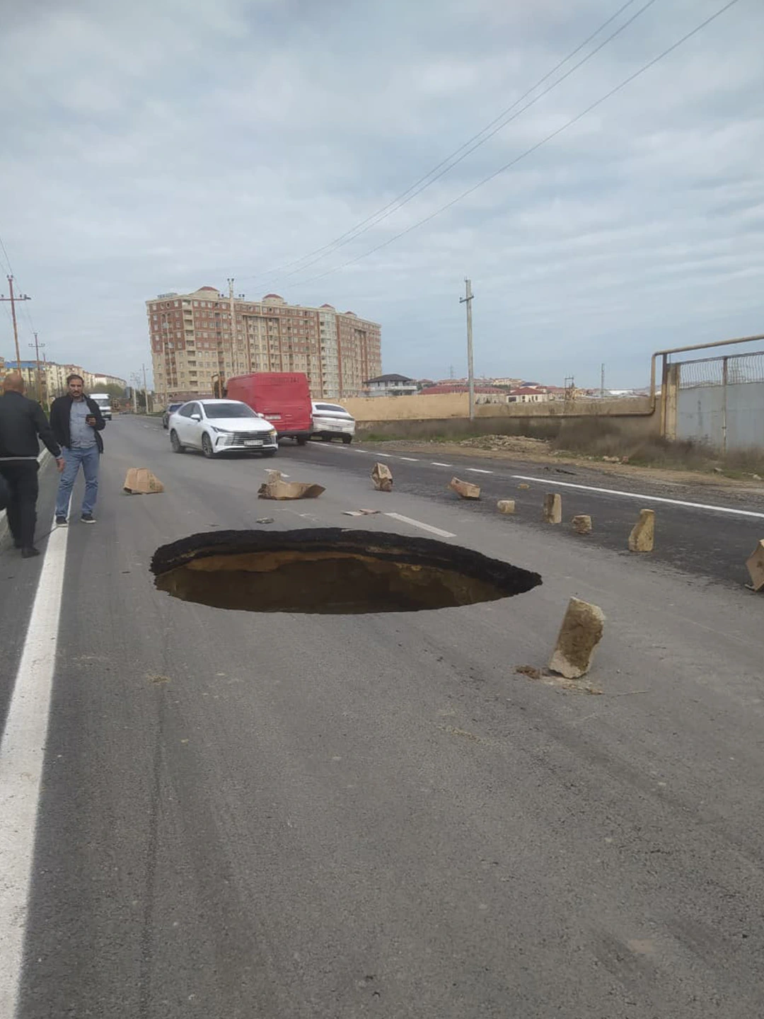 Masazırda yol çöküb