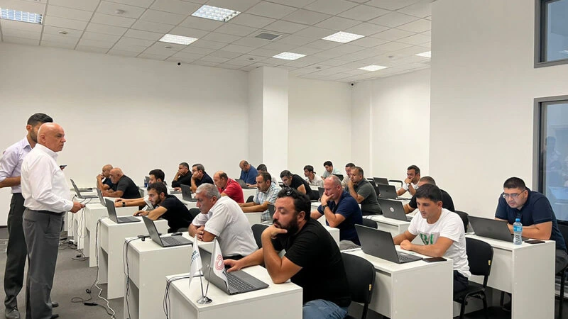 İmtahandan keçən taksi sürücüləri şəhadətnamələrini sabahdan etibarən ala bilərlər