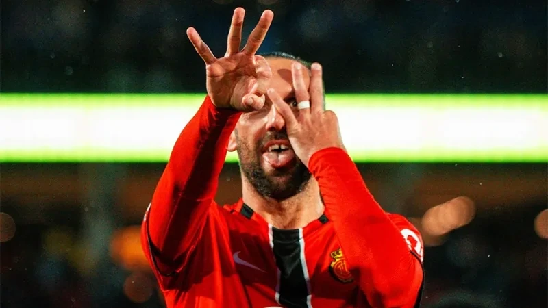 "Fənərbağça" Vedat Muriqi ilə razılaşıb