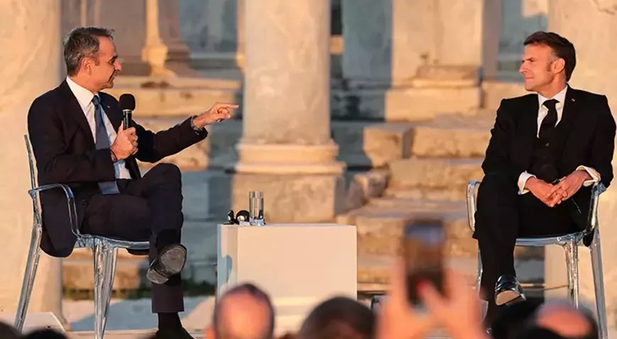 Makronun sözləri dəyişdirildi: Yunan mediası Türkiyəni hədəfə göstərdi