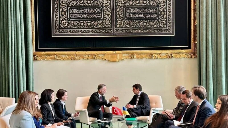 Türkiyənin xarici işlər nazirinin müavini ukraynalı həmkarı ilə görüşdü