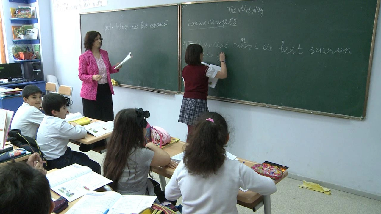 200 manat cərimə qorxusu olan müəllim sinifə necə daxil olacaq? - EKSPERT RƏYİ