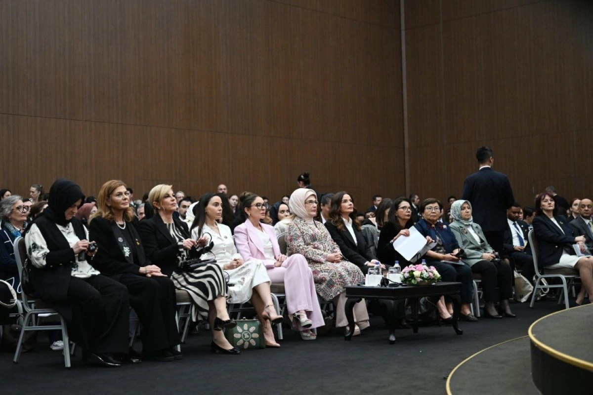 Mehriban Əliyeva Antalya Diplomatiya Forumu çərçivəsində paneldə iştirak edib - FOTO