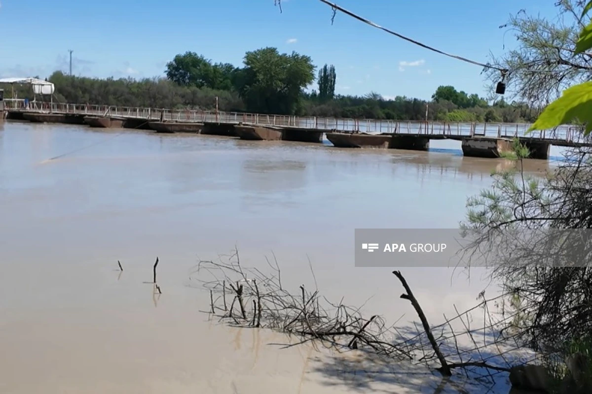 Kürdə suyun artması Sabirabadda körpünü sıradan çıxarıb - FOTO