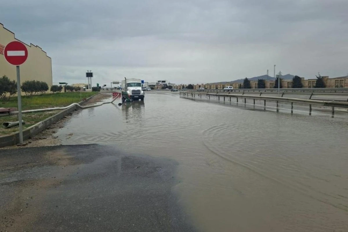 FHN: Keşlə qəsəbəsində 100-ə yaxın sakin təhlükəsiz yerə təxliyə edilib