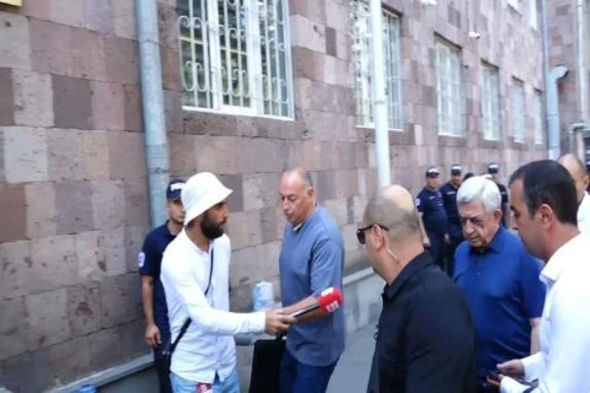 Robert Köçəryan və Serj Sarkisyana qarşı cinayət işi açılıb - YENİLƏNİB-8 - FOTO