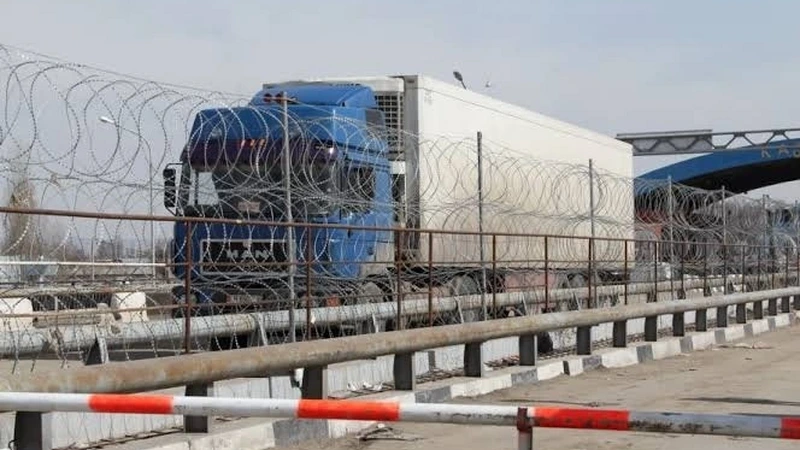 Qırğızıstanda sənədsiz malların idxalına görə cərimələr artırılıb