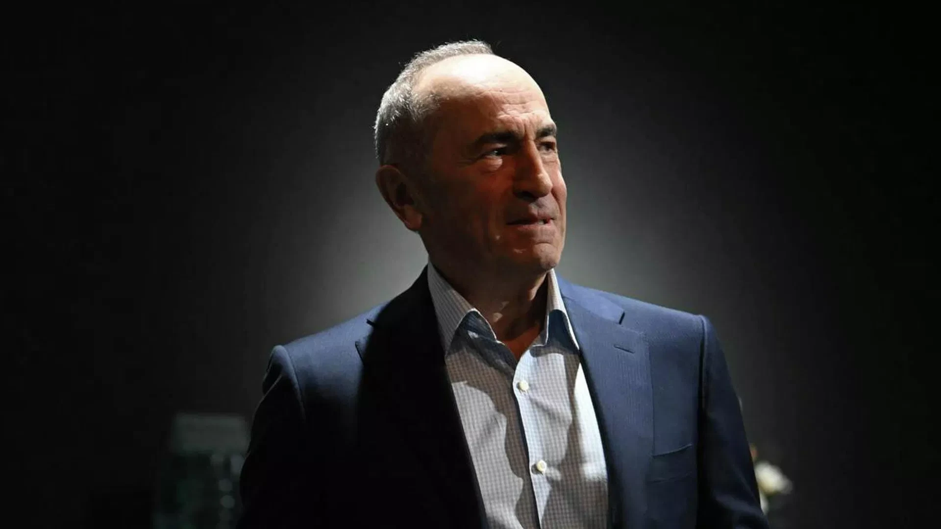 İrəvan məhkəməsi Robert Koçaryanın Alen Simonyana qarşı iddiasını rədd edib