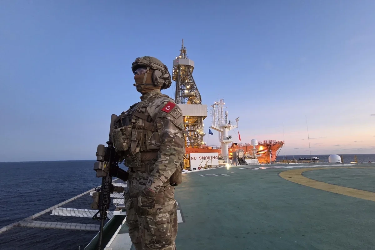 Türkiyə və Somali hərbçiləri piratlar tərəfindən ələ keçirilmiş gəmini azad edib