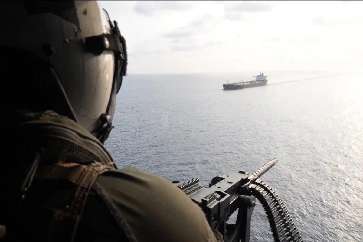WSJ: ABŞ hərbi helikopteri İrana gedən Panama bayraqlı gəmiyə atəş açıb