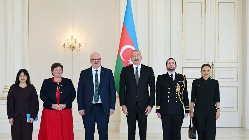İlham Əliyev Böyük Britaniyanın yeni səfirinin etimadnaməsini qəbul etdi