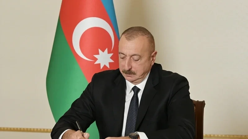 "Azərxalça" ilə "Azəripək" birləşdirildi - FƏRMAN