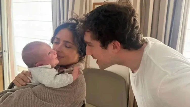Salma Hayek ögey nənə oldu