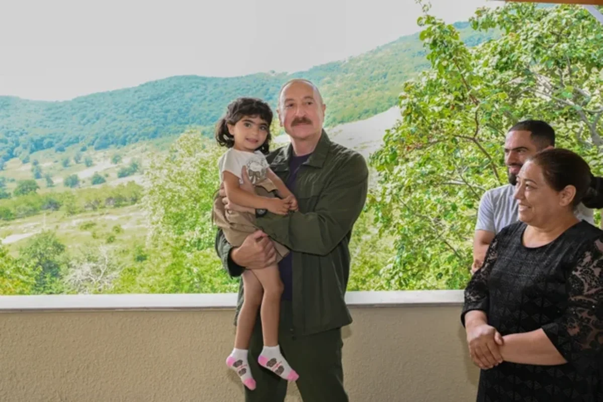İlham Əliyev Qarabağda balaca Gülərin arzusunu gerçəkləşdirdi - VİDEO