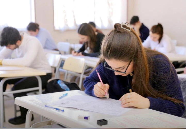 697 balla universitetə daxil olanlar 4 ildən sonra işsiz qala bilər - İqtisadçıdan XƏBƏRDARLIQ