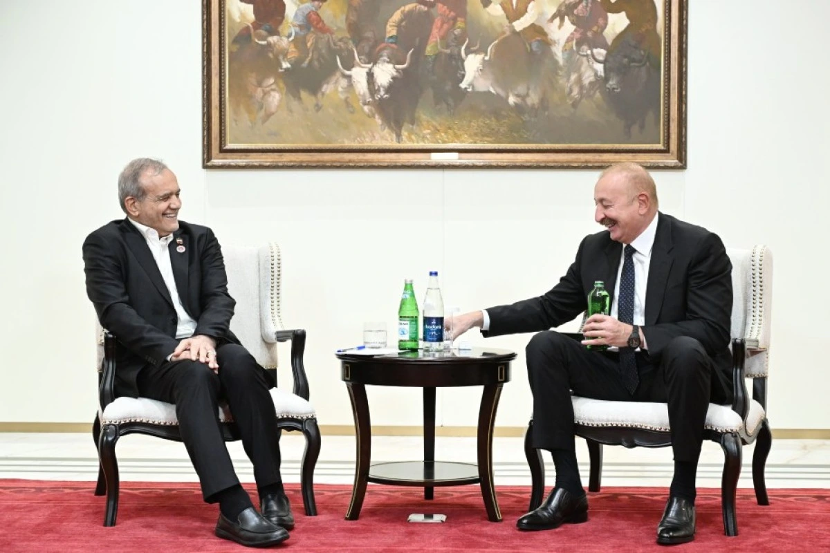 Prezident İlham Əliyev Pezeşkiana: Azərbaycan suyundan iç - VİDEO