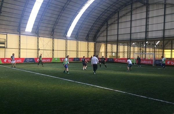Binədə futbol oynayan 26 yaşlı oğlan öldü