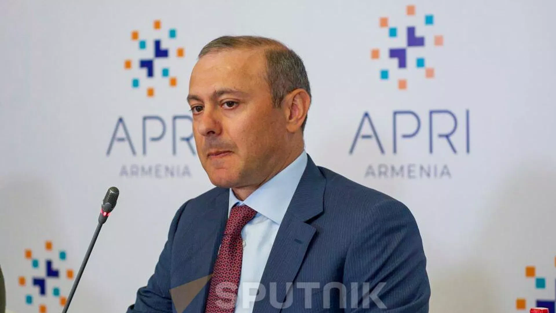 Armen Qriqoryan Paşinyana incik şəkildə Təhlükəsizlik Şurasını tərk edib